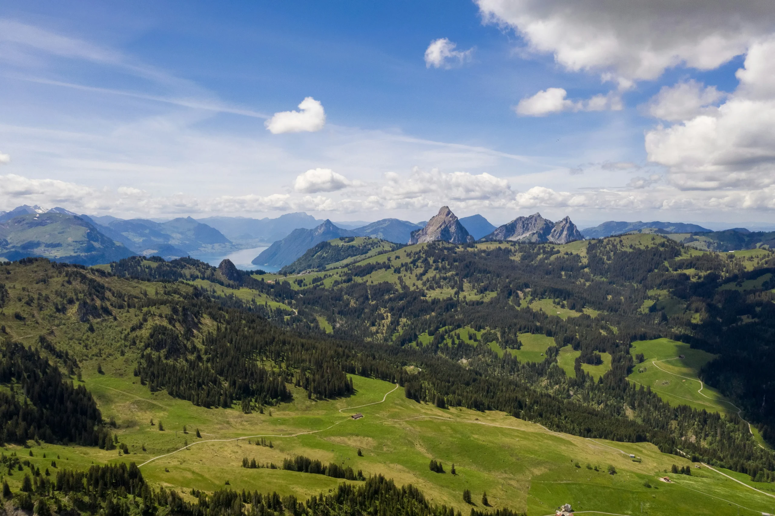 Lassen Sie Ihren Golftag kulinarisch ausklingen und geniessen Sie Gastfreundschaft pur in unserem gemütlichen Clubrestaurant.